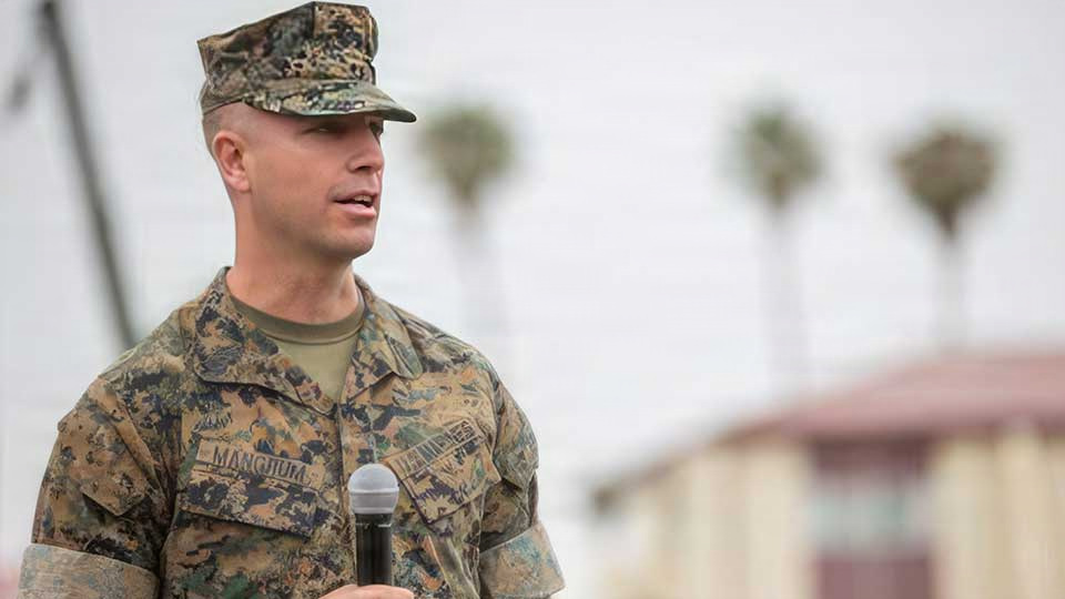 Soldiers having discussion